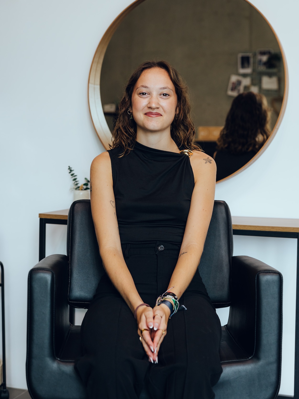 Jessica coiffeuse à l'atelier coiffure